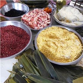 端午節(jié)包粽子 端午節(jié)包粽子